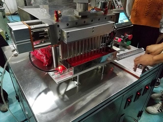 Macchina di rifornimento del rossetto dell'acciaio inossidabile, linea di imbottigliamento automatica multifunzionale