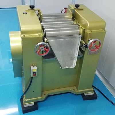 SUS304L macchina efficiente asciutta del mulino di tre rotoli dell'impastatrice della polvere di 1000 kg/h