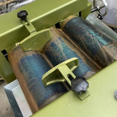 SUS304L macchina efficiente asciutta del mulino di tre rotoli dell'impastatrice della polvere di 1000 kg/h