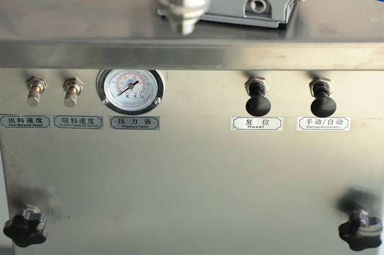 I semi hanno automatizzato l'acciaio inossidabile della macchina di rifornimento del liquido della pasta 304 verticali