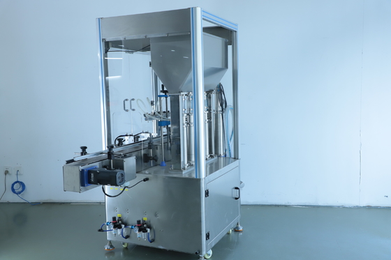 2.2KW 4 teste Macchina di riempimento di liquidi cosmetici 1400*1000*1700mm 30-50 bottiglie / min