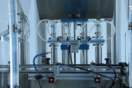 2.2KW 4 teste Macchina di riempimento di liquidi cosmetici 1400*1000*1700mm 30-50 bottiglie / min