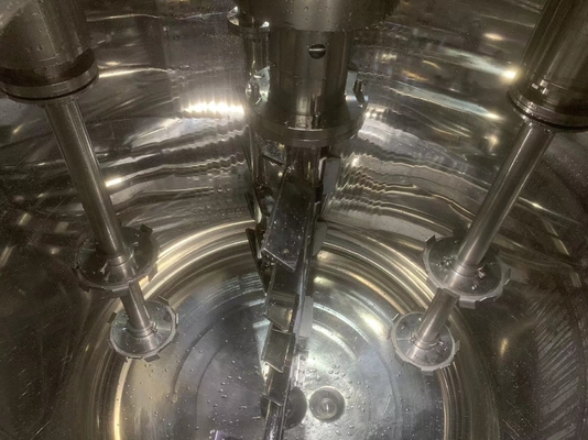 Metodo elettrico di riscaldamento con olio caldo ad alto livello di sicurezza per il miscelatore di emulsionanti cosmetici a vapore